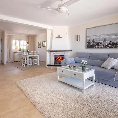 Semesterbostad Lovely Townhouse, Several Terraces, Garden, Pool *