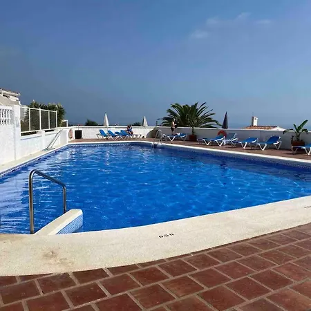 Semesterbostad Lovely Townhouse, Several Terraces, Garden, Pool